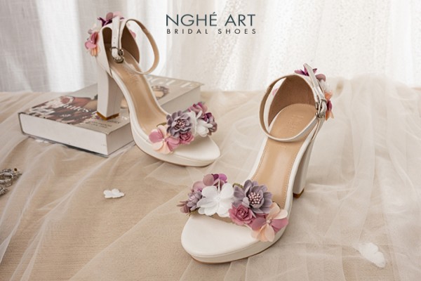 Giày cưới Nghé Art cao gót hoa hồng tím vintage 405HT-323 - Trắng - 11 phân