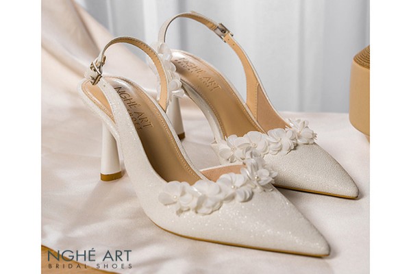 Giày cưới Nghé Art form slingback đính hoa tú cầu trắng 538-535-NHU-TRANG - Trắng - 7 phân