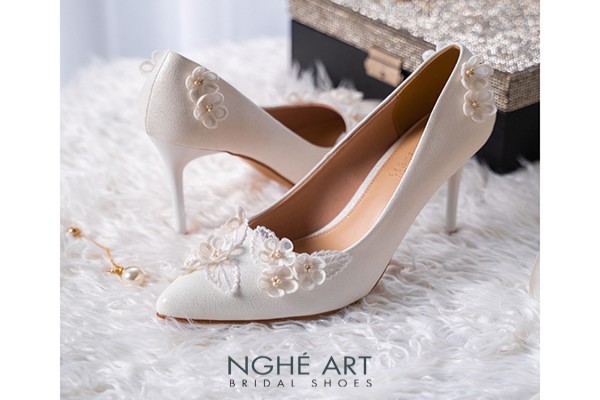Giày cưới Nghé Art cao gót đính hoa lá voan trắng 525-377-10p-nhu-trang - Trắng - 10 phân