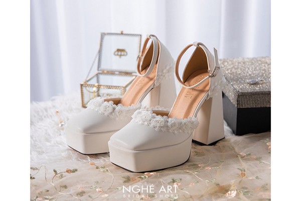 Giày cưới Nghé Art cao gót mũi vuông viền hoa hồng 449G-470-13p-da-trang - Trắng - 13 phân