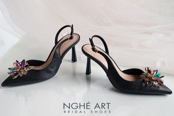Giày cưới Nghé Art form slingback đính cụm hoa pha lê 414-535-9P-NHU-DEN - Đen - 9 phân