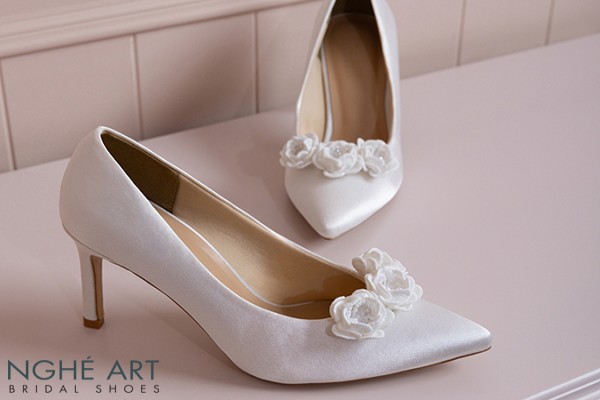 Giày cưới Nghé Art lụa satin đính hoa trắng 555-LUA-TRANG - Trắng - 7 phân