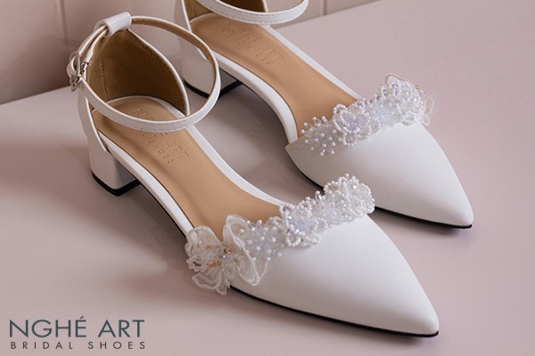 Giày cưới Nghé Art sandal bít mũi 4 cm hoa voan pha lê 571-211-4P-DA-TRANG - Trắng - 4 phân