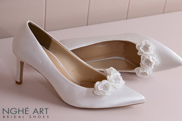 Giày cưới Nghé Art lụa satin đính hoa trắng 555-LUA-TRANG - Trắng - 9 phân